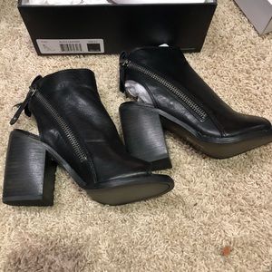 Dolce Vita black leather Port peep toe booties